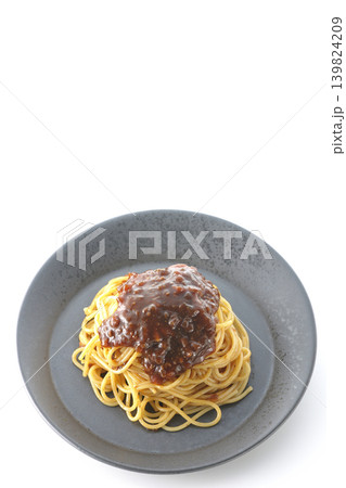 スパゲッティミートソースを白背景で単品撮影 スパゲッティミートソースを白背景で単品撮影 139824209
