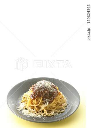 粉チーズがかかったスパゲッティミートソース 粉チーズがかかったスパゲッティミートソース 139824368