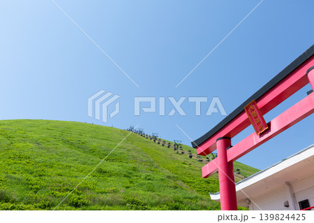 静岡県伊東市の大室山 静岡県伊東市の大室山 139824425