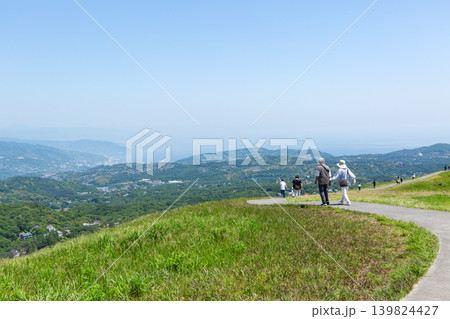 静岡県伊東市の大室山 静岡県伊東市の大室山 139824427