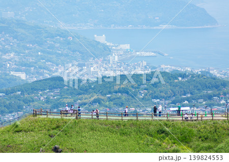 静岡県伊東市の大室山 静岡県伊東市の大室山 139824553