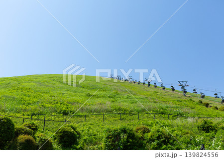 静岡県伊東市の大室山 静岡県伊東市の大室山 139824556