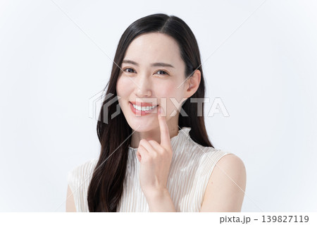 歯並びが綺麗な女性(歯列矯正・ホワイトニング) 歯並びが綺麗な女性(歯列矯正・ホワイトニング) 139827119