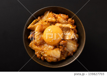 豚キムチ納豆丼(卵黄のせ) 豚キムチ納豆丼(卵黄のせ) 139827703
