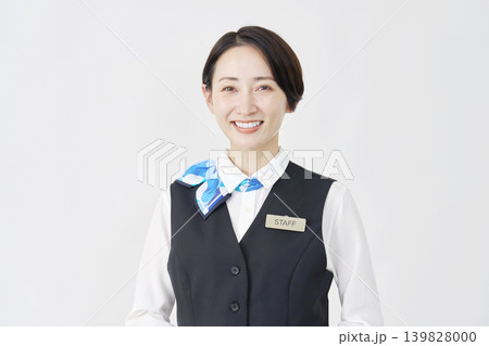 女性スタッフ 受付・バスガイド 白背景 ポートレート 女性スタッフ 受付・バスガイド 白背景 ポートレート 139828000