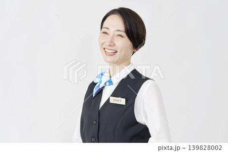 女性スタッフ 受付・バスガイド 白背景 ポートレート 女性スタッフ 受付・バスガイド 白背景 ポートレート 139828002