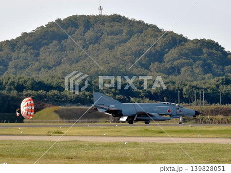 ドラッグシュートをひらいたF-4EJファントム ドラッグシュートをひらいたF-4EJファントム 139828051