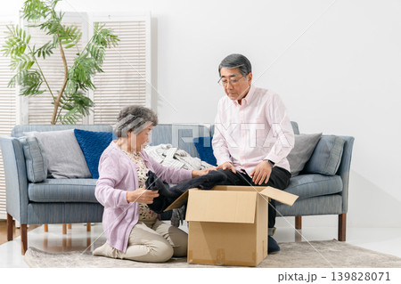 シニア夫婦 終活 断捨離 シニア夫婦 終活 断捨離 139828071