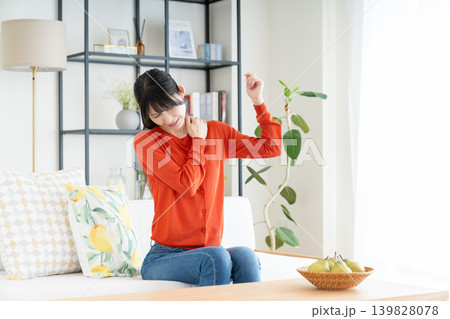 肩こりのミドルの女性 139828078