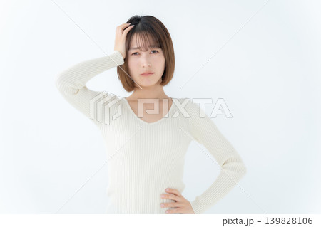 女性 カジュアル 悩む 女性 カジュアル 悩む 139828106