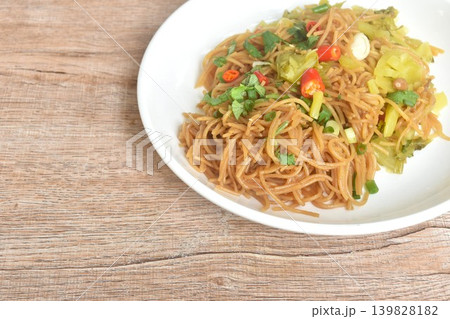 stir-fried Thai fermented rice noodles with chili topping pickled cabbage on plate stir-fried Thai fermented rice noodles with chili topping pickled cabbage on plate 139828182