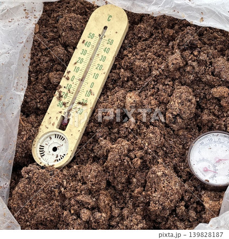 排菌床でぼかし肥料 排菌床でぼかし肥料 139828187