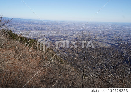 渋川市の水沢山に登る。水澤山山頂から南方面 前橋市方面 2026年1月9日 渋川市の水沢山に登る。水澤山山頂から南方面 前橋市方面 2026年1月9日 139829228