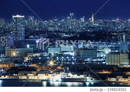 横浜市、横浜港と東京の高層ビル群の遠景 横浜市、横浜港と東京の高層ビル群の遠景 139829301