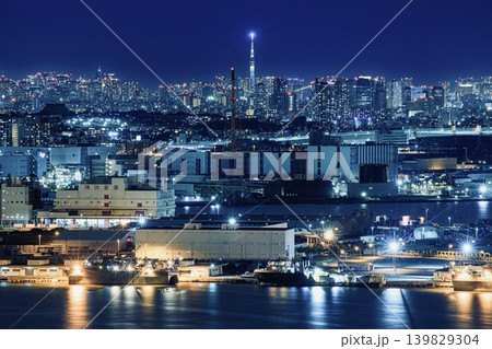 横浜市、横浜港と東京の高層ビル群の遠景 横浜市、横浜港と東京の高層ビル群の遠景 139829304
