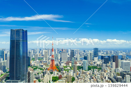 東京の高層ビル群と青空 東京の高層ビル群と青空 139829444