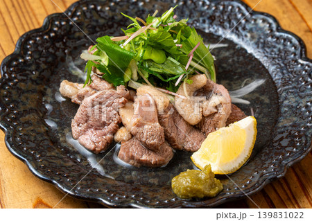 河内かもタタキ 香ばしく炙った鴨肉の創作和食 139831022