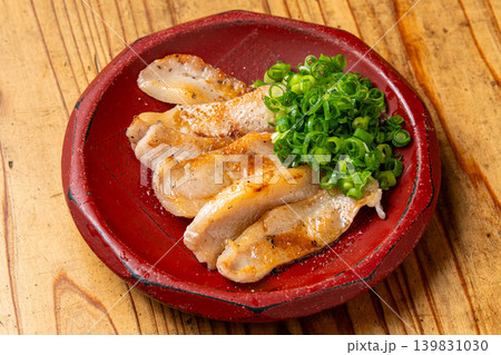 豚トロ炙り 香ばしく焼き上げた人気豚肉料理 139831030