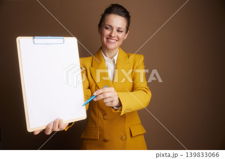 Businesswoman Explaining with Clipboard and Pen 139833066