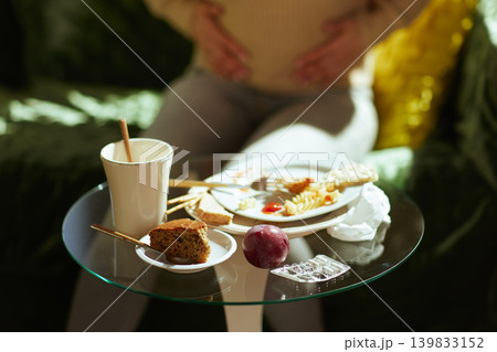 Abdominal Pain and Indigestion from Overeating Abdominal Pain and Indigestion from Overeating 139833152