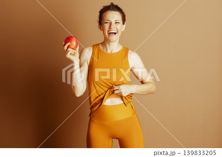 Woman\'s Body Check with Apple in Activewear 139833205