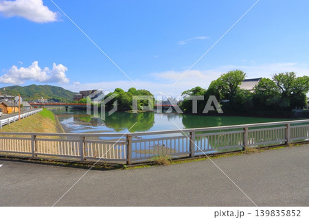 臼杵川と臼杵市街(万里橋より) 臼杵川と臼杵市街(万里橋より) 139835852