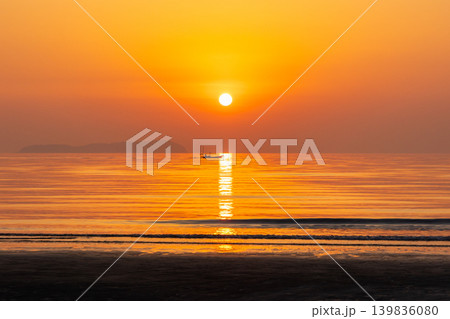 冬の瀬戸内 香川県三豊市 夕暮れの父母ヶ浜 冬の瀬戸内 香川県三豊市 夕暮れの父母ヶ浜 139836080
