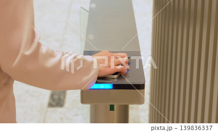 セキュリティゲート　スマートフォン　タッチ 139836337