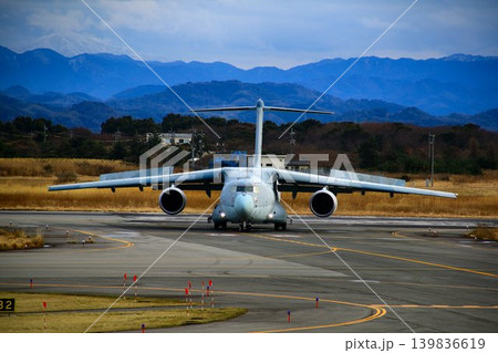 国内の航空産業の技術育成も開発目的… 美保基地の国産大型輸送機【C-2】 国内の航空産業の技術育成も開発目的… 美保基地の国産大型輸送機【C-2】 139836619