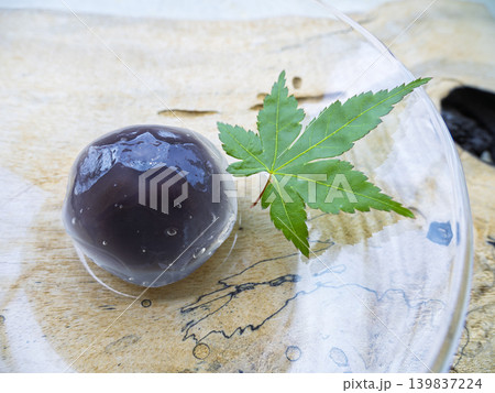 涼を運ぶ、透明な夏の和菓子 139837224