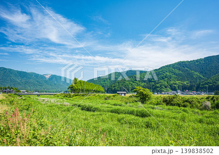 奥琵琶湖の田園地帯を流れる清流　知内川　滋賀県高島市マキノ町 139838502