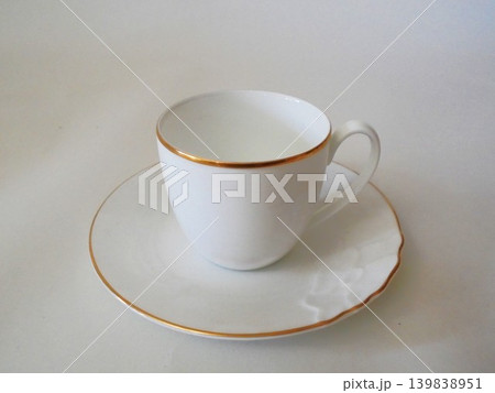ゴールドラインのコーヒーカップ＆ソーサー（横） 139838951