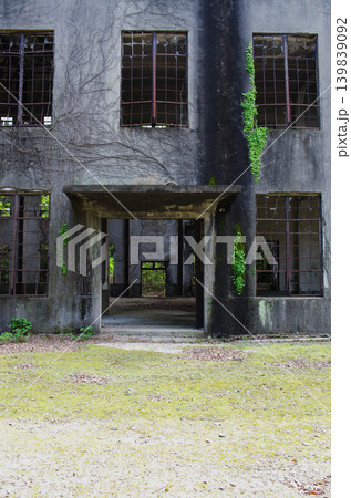 大久野島・毒ガス貯蔵庫跡に残る廃墟の風景 大久野島・毒ガス貯蔵庫跡に残る廃墟の風景 139839092