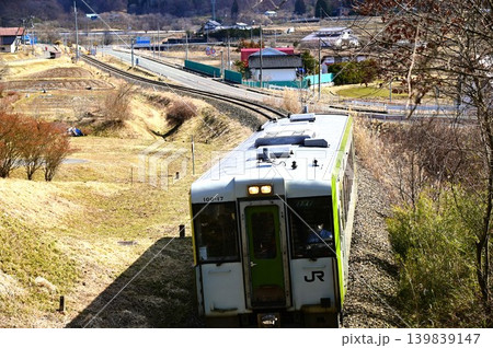 JR釜石線を走るキハ100系ディーゼルカー JR釜石線を走るキハ100系ディーゼルカー 139839147