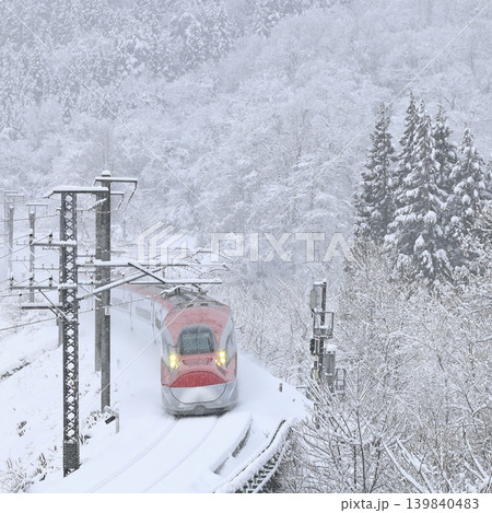 雪景色の秋田新幹線 雪景色の秋田新幹線 139840483