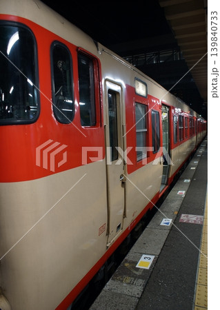 長崎本線の風景　夜の諫早駅（キハ66系） 139840733