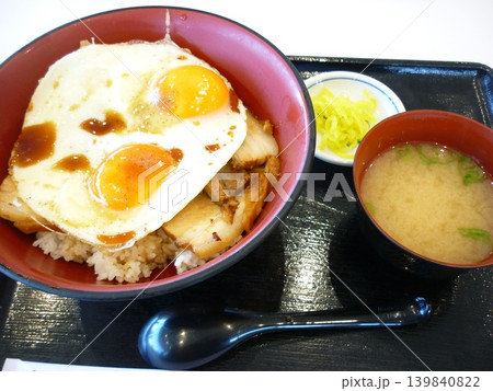 今治名物の焼豚玉子飯 今治名物の焼豚玉子飯 139840822