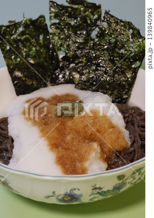 Soba Noodle Dish with Seaweed and Toppings 139840965