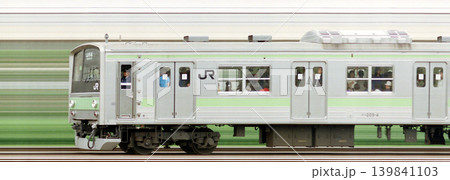 山手線通勤型電車205系第4編成の先頭車のスリット写真 139841103