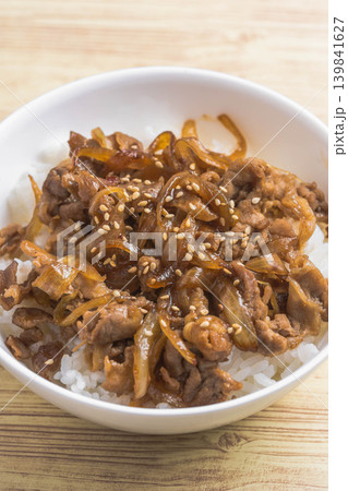 ぶた焼き肉丼 139841627