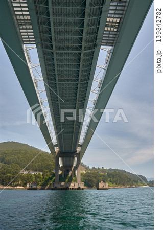 Low-angle perspective of the concrete columns and beams of the Rande Bridge in the province of Vigo 139842782