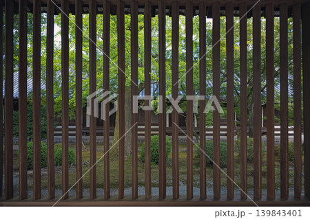 奈良 法隆寺 廻廊から聖霊院を望む 139843401