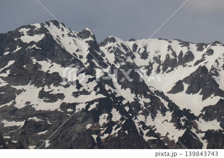 残雪期の穂高連峰山頂部 139843743