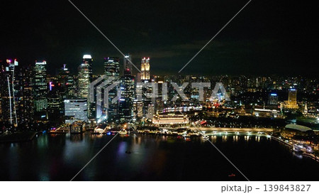 マリーナベイ・サンズ展望台から見下ろすシンガポールの絶景パノラマ夜景 マリーナベイ・サンズ展望台から見下ろすシンガポールの絶景パノラマ夜景 139843827