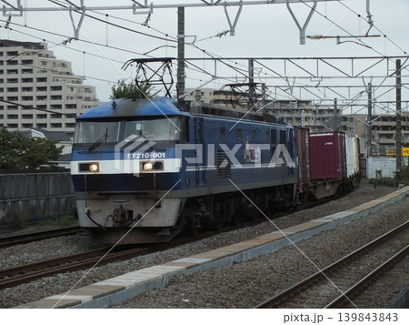 岡山機関区のEF210 901号機(八丁畷駅にて撮影) 岡山機関区のEF210 901号機(八丁畷駅にて撮影) 139843843