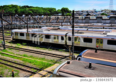 東急田園都市線に架かる跨線橋から見る東急電鉄車両基地長津田検車区 東急田園都市線に架かる跨線橋から見る東急電鉄車両基地長津田検車区 139843971
