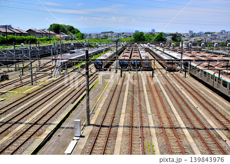 東急田園都市線に架かる跨線橋から見る東急電鉄車両基地長津田検車区 139843976