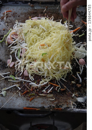 バーベキュー焼きそばの調理風景7 139844785