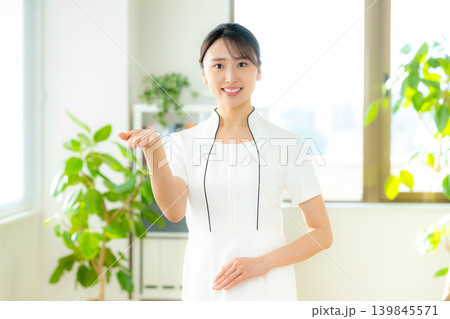 エステティシャンの女性 139845571