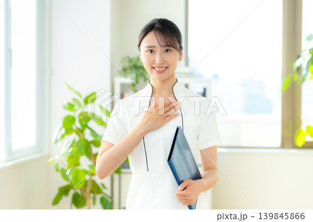 エステティシャンの女性 エステティシャンの女性 139845866